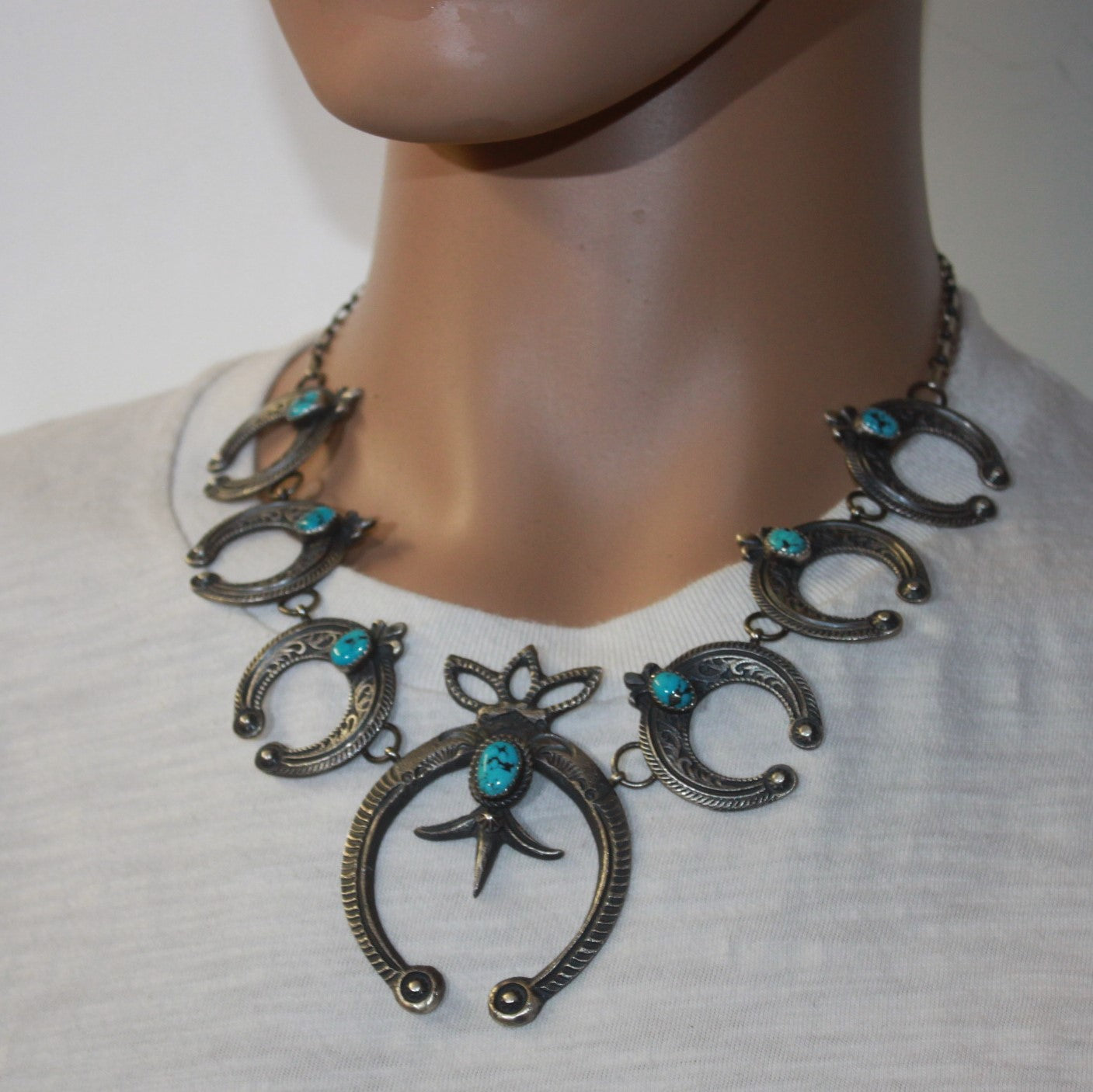 Naja chain necklace set