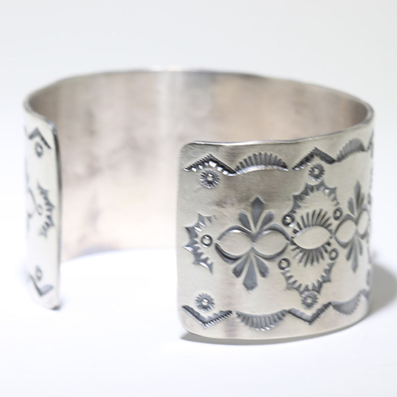 White Buffalo Bracelet by Arnold Goodluck 5-1/2"